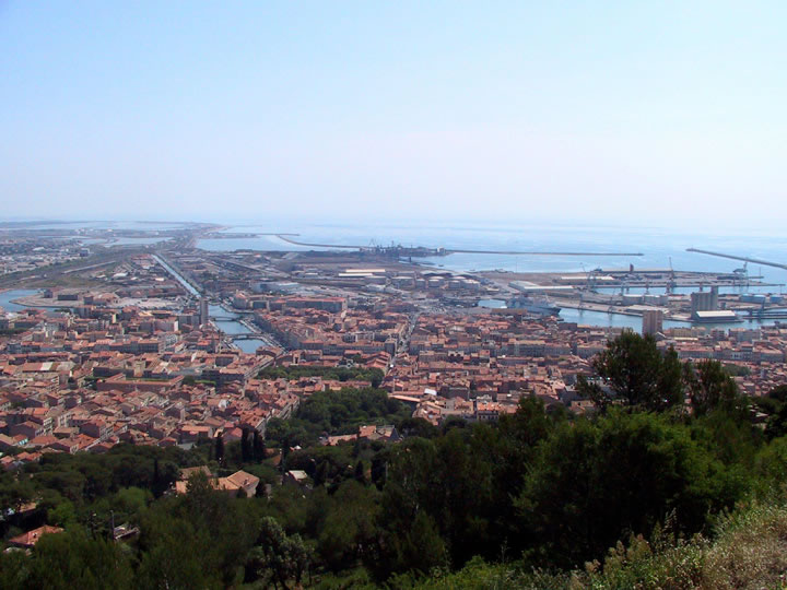 Vue surla mer du haut du Mont Saint Clair